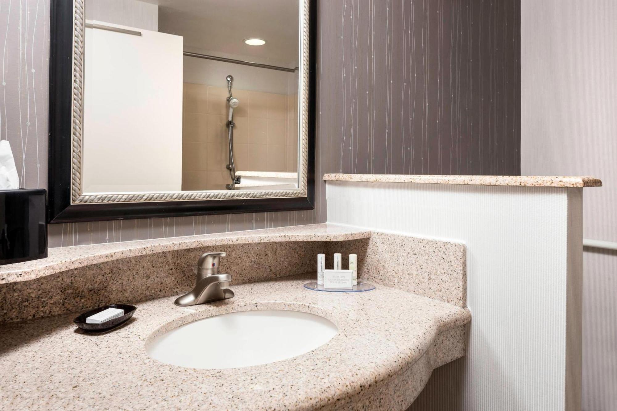 Courtyard By Marriott Columbia Hotel Exterior foto